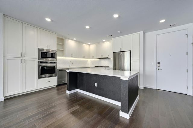 900 S 1st ST 403, Austin, TX 78704