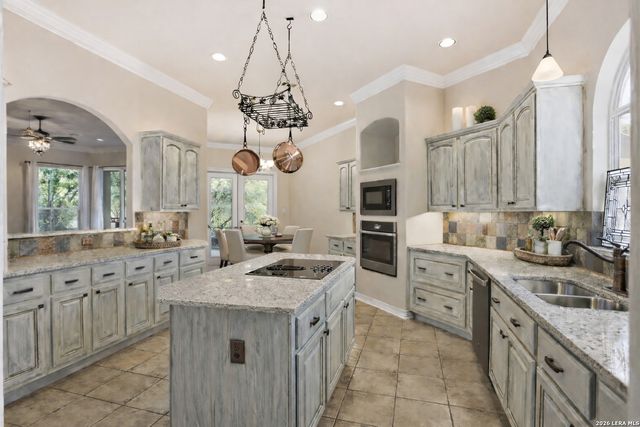 8218 PLUM VALLEY DR, San Antonio, TX 78255