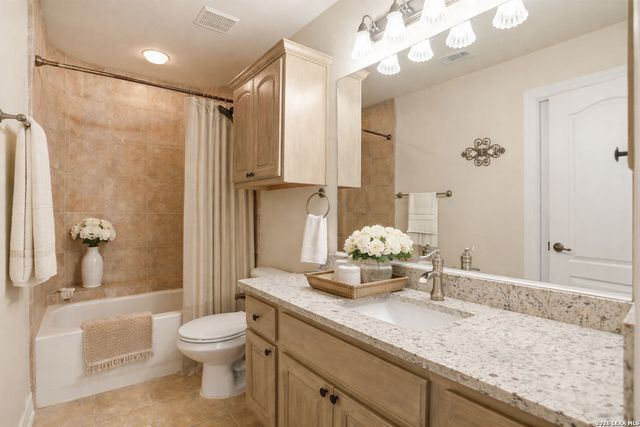 8218 PLUM VALLEY DR, San Antonio, TX 78255