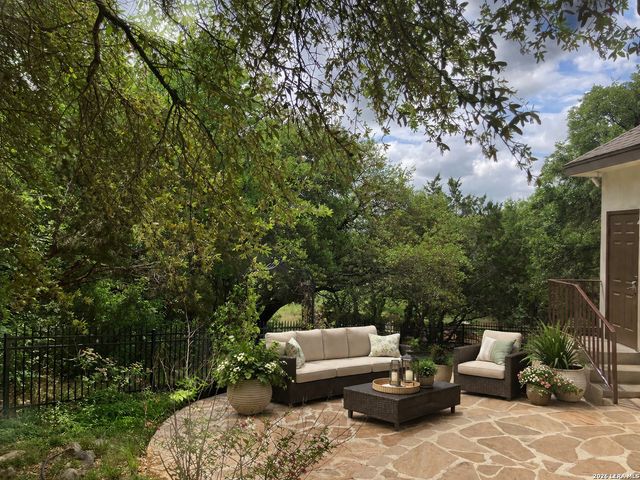 8218 PLUM VALLEY DR, San Antonio, TX 78255