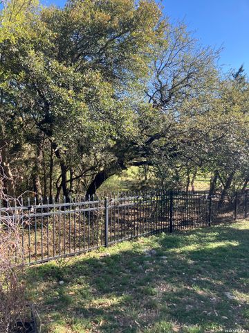 8218 PLUM VALLEY DR, San Antonio, TX 78255