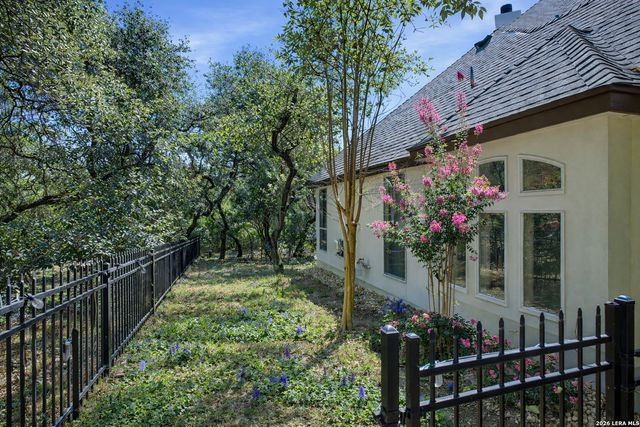 8218 PLUM VALLEY DR, San Antonio, TX 78255