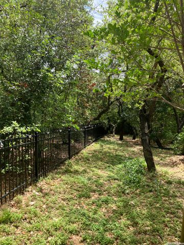 8218 PLUM VALLEY DR, San Antonio, TX 78255