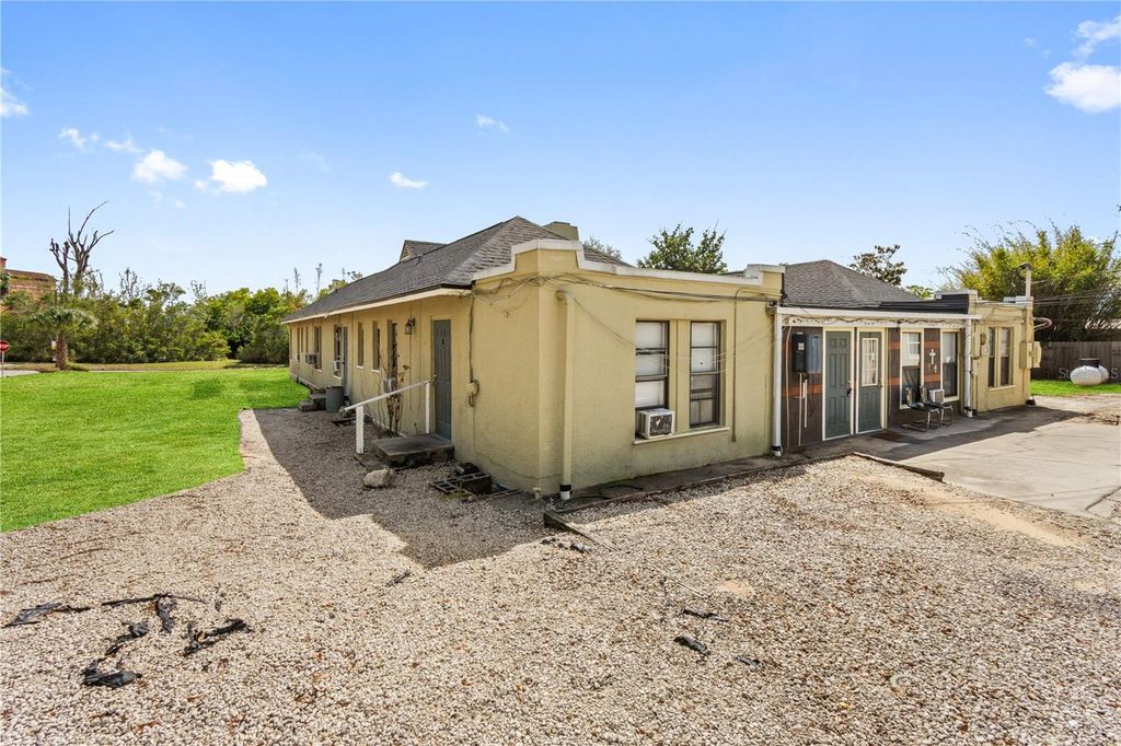 Image 13 of property listing at 315 RIDGE MANOR DRIVE, Lake Wales, FL 33853