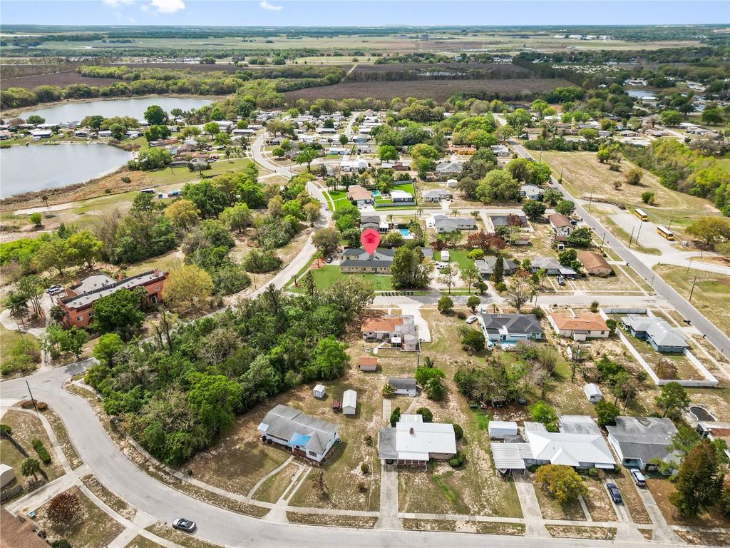 Image 24 of property listing at 315 RIDGE MANOR DRIVE, Lake Wales, FL 33853