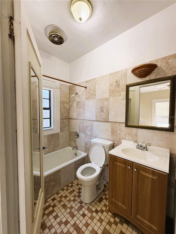 Image 26 of property listing at 315 RIDGE MANOR DRIVE, Lake Wales, FL 33853