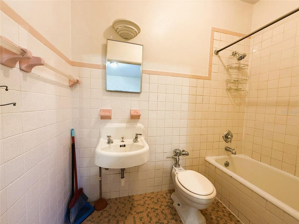 Image 39 of property listing at 315 RIDGE MANOR DRIVE, Lake Wales, FL 33853