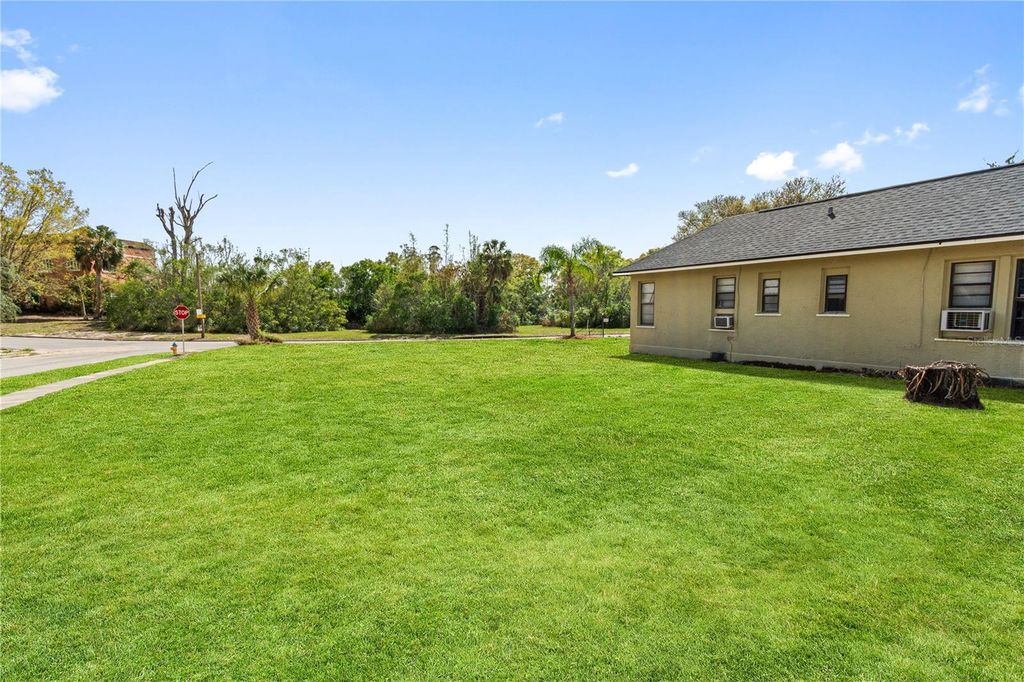 Image 7 of property listing at 315 RIDGE MANOR DRIVE, Lake Wales, FL 33853