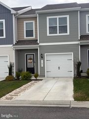 185 HAMPSTEAD BLVD, Falling Waters, WV 25419