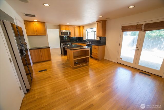 2500 167th Place NE, Bellevue, WA 98008
