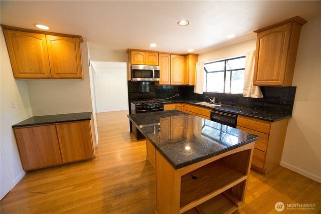 2500 167th Place NE, Bellevue, WA 98008