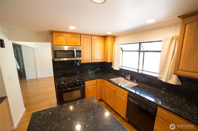 2500 167th Place NE, Bellevue, WA 98008