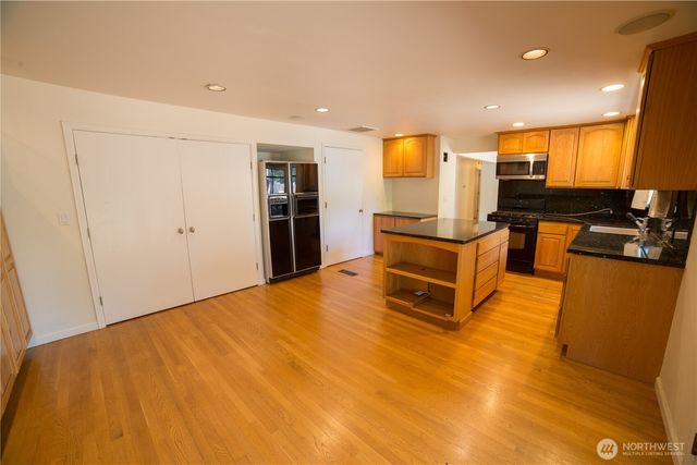 2500 167th Place NE, Bellevue, WA 98008