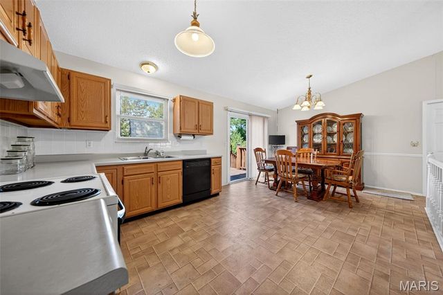 3911 Jane Avenue, St Ann, MO 63074