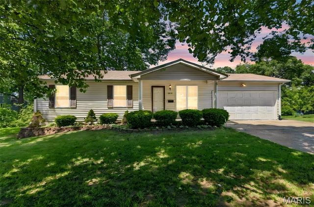 3911 Jane Avenue, St Ann, MO 63074