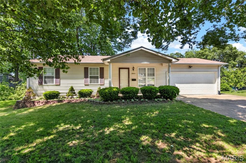 3911 Jane Avenue, St Ann, MO 63074