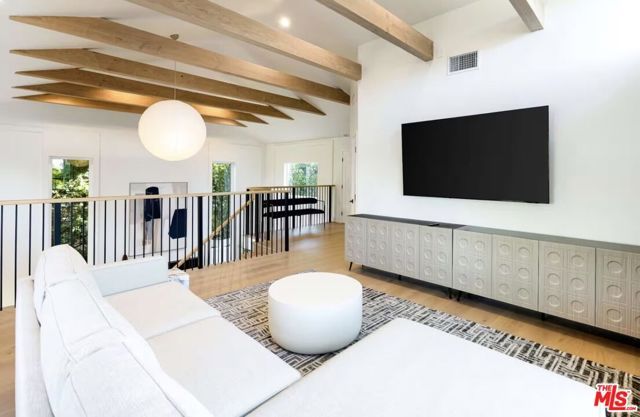 4041 Davana Road, Sherman Oaks, CA 91423