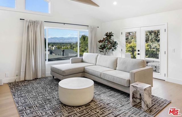 4041 Davana Road, Sherman Oaks, CA 91423