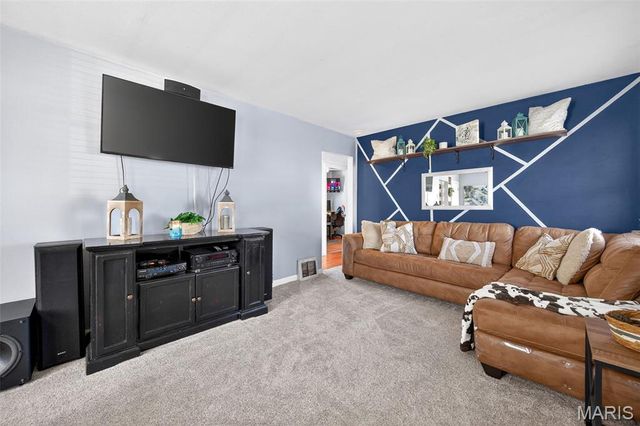 10820 Saint Francis Lane, St Ann, MO 63074