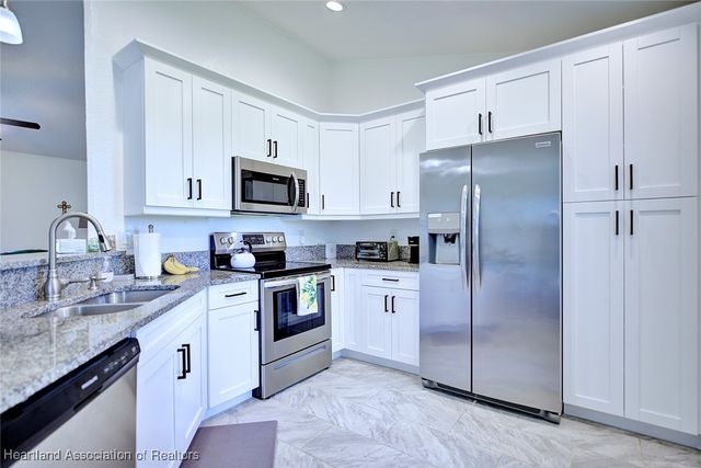 809 Woodside Place, Sebring, FL 33876