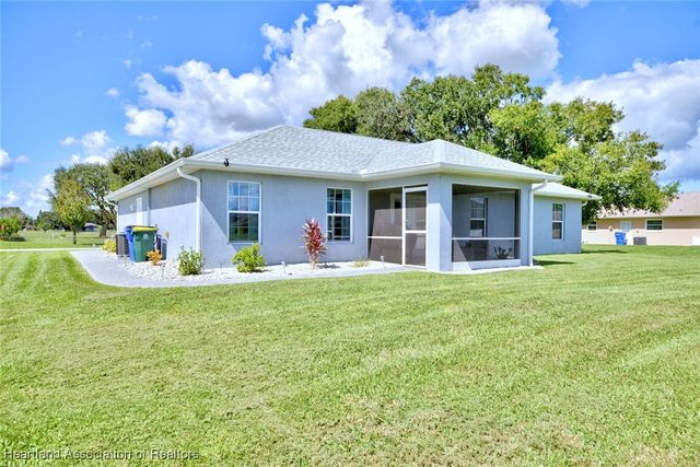 809 Woodside Place, Sebring, FL 33876