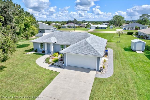 809 Woodside Place, Sebring, FL 33876