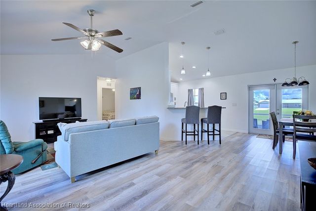 809 Woodside Place, Sebring, FL 33876