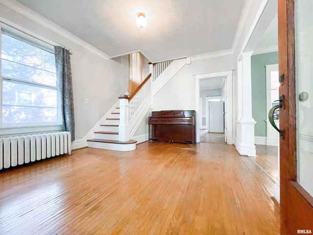 1616 W BARKER Avenue, Peoria, IL 61606