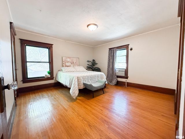 1616 W BARKER Avenue, Peoria, IL 61606