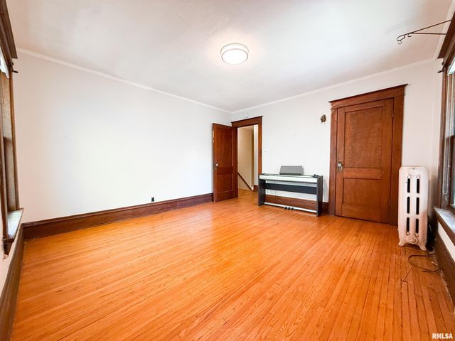 1616 W BARKER Avenue, Peoria, IL 61606