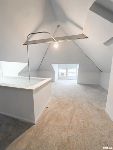 1616 W BARKER Avenue, Peoria, IL 61606