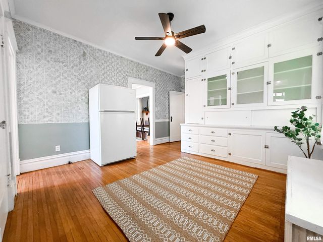 1616 W BARKER Avenue, Peoria, IL 61606