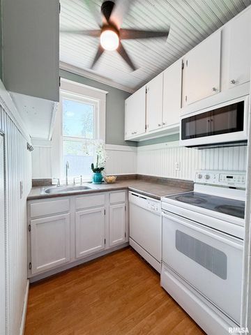 1616 W BARKER Avenue, Peoria, IL 61606