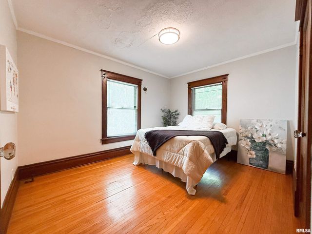 1616 W BARKER Avenue, Peoria, IL 61606