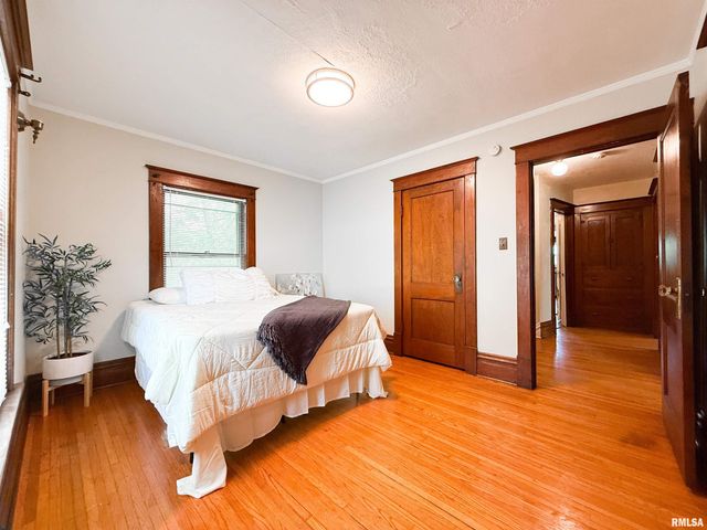 1616 W BARKER Avenue, Peoria, IL 61606