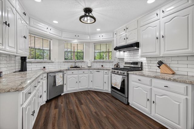 159 County Road 611a, Angleton, TX 77515