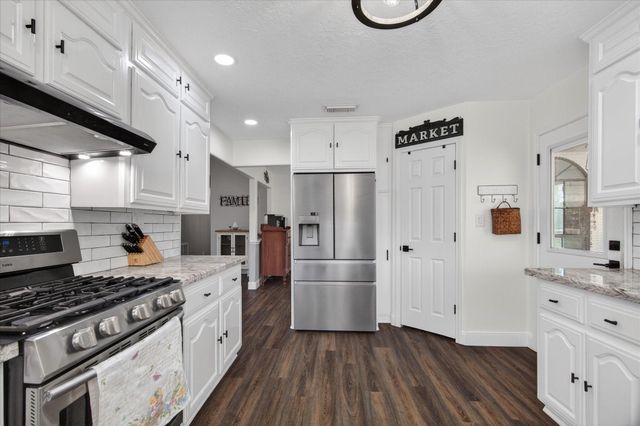 159 County Road 611a, Angleton, TX 77515