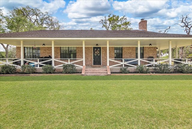 159 County Road 611a, Angleton, TX 77515