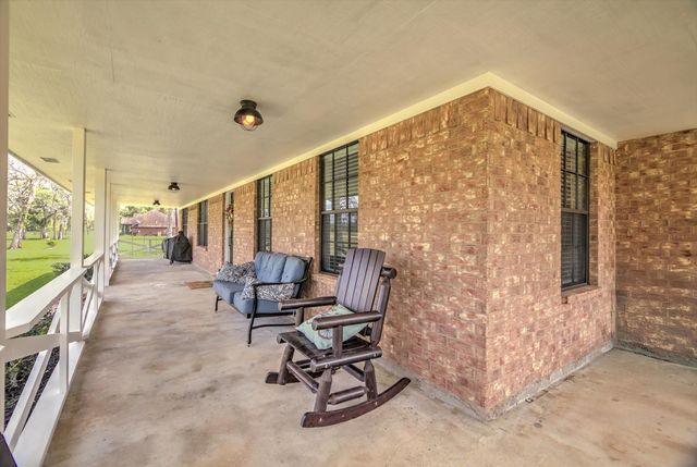 159 County Road 611a, Angleton, TX 77515