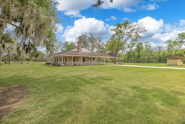 159 County Road 611a, Angleton, TX 77515
