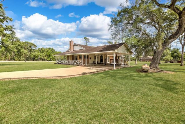 159 County Road 611a, Angleton, TX 77515