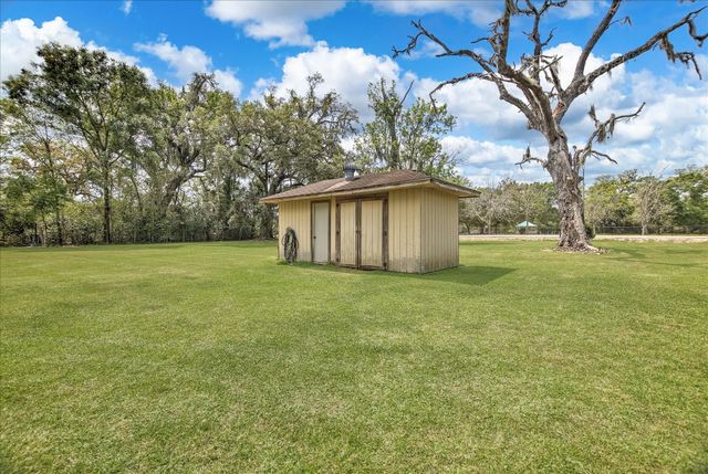 159 County Road 611a, Angleton, TX 77515