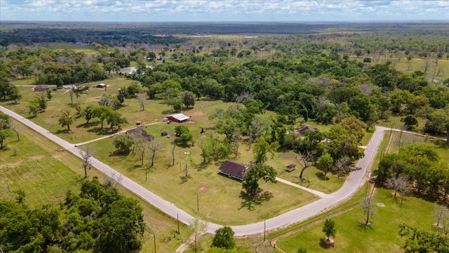 159 County Road 611a, Angleton, TX 77515