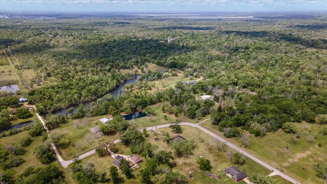 159 County Road 611a, Angleton, TX 77515
