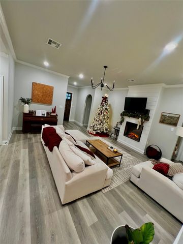 415 Daisy Lane, Robinson, TX 76706