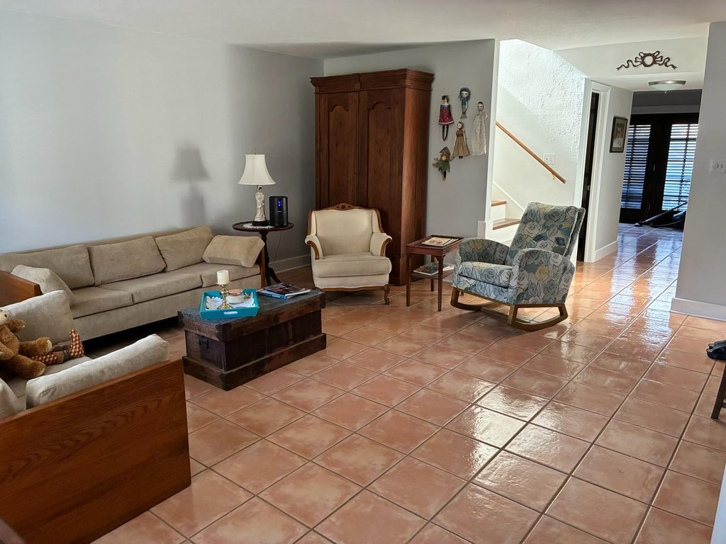 6349 Briar Rose Drive 148, Houston, TX 77057