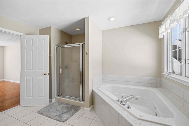 2 Lakeside Terrace, Westford, MA 01886