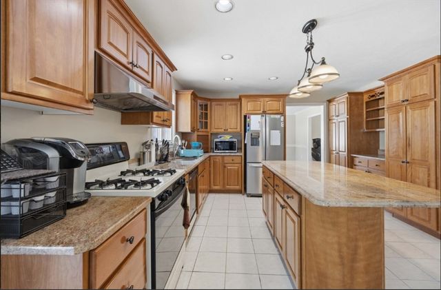 2 Lakeside Terrace, Westford, MA 01886