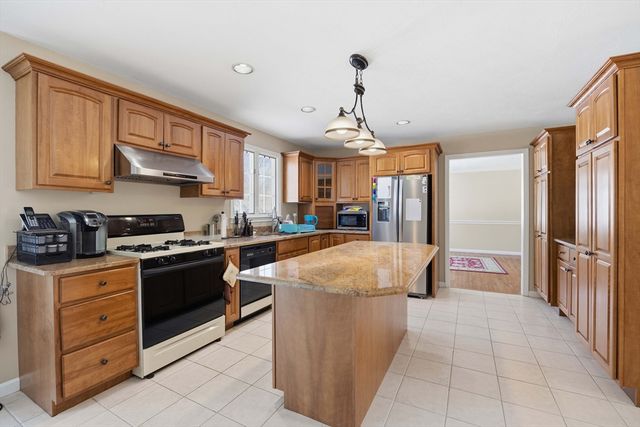 2 Lakeside Terrace, Westford, MA 01886
