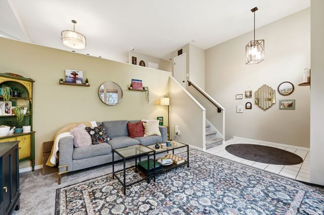 1112 E EAGLE RIDGE CIR, Sandy, UT 84094